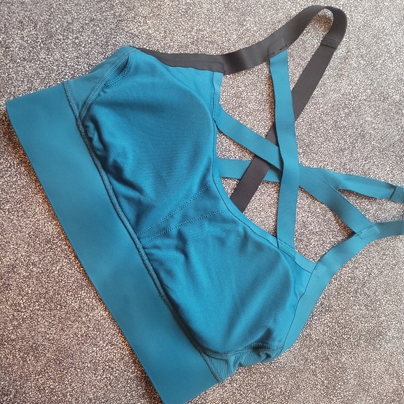 Reebok Strappy Cardio Sports Bra - teal - Picture 6 of 10